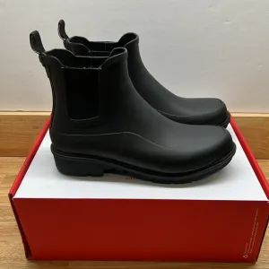 NEW Fitflop 8, 39 Womens Wonderwelly Black Chelsea Boots Bootie Slip On
