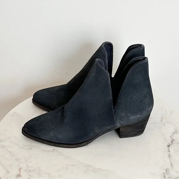 NEW Free People Charm Double-V Ankle Bootie in Navy Suede Size 9 US 39 EU