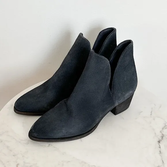 NEW Free People Charm Double-V Ankle Bootie in Navy Suede Size 9 US 39 EU