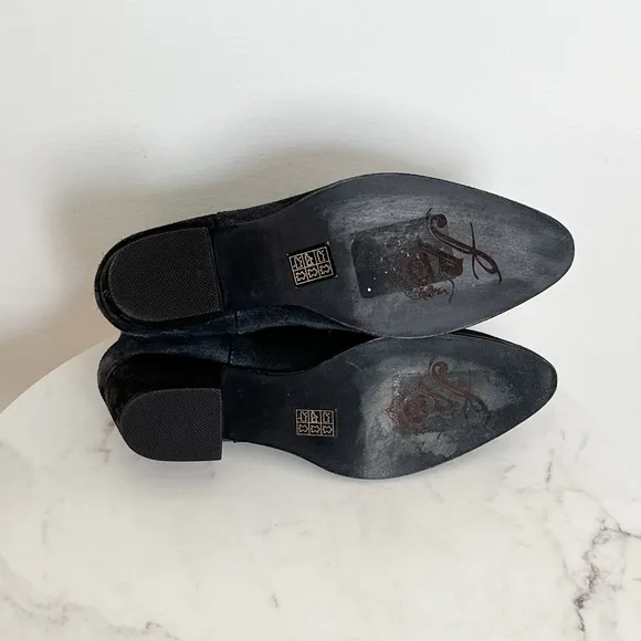 NEW Free People Charm Double-V Ankle Bootie in Navy Suede Size 9 US 39 EU