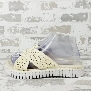 NEW Ilse Jacobsen Tulip Milk Cream Criss Cross Band Flat Slide Sandals V476