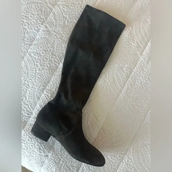 NEW in Box! Stuart Weitzman Suede Boots!