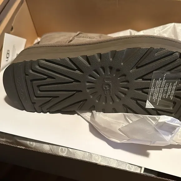 NEW IN BOX! UGG CLASSIC MINI ULTRA PLATFORM BOOTS SMOKE PLUME Size 9 Gray NWT!