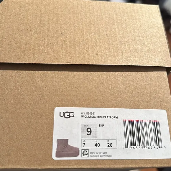 NEW IN BOX! UGG CLASSIC MINI ULTRA PLATFORM BOOTS SMOKE PLUME Size 9 Gray NWT!