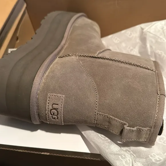 NEW IN BOX! UGG CLASSIC MINI ULTRA PLATFORM BOOTS SMOKE PLUME Size 9 Gray NWT!