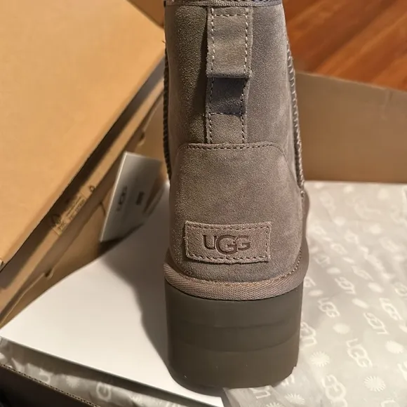 NEW IN BOX! UGG CLASSIC MINI ULTRA PLATFORM BOOTS SMOKE PLUME Size 9 Gray NWT!