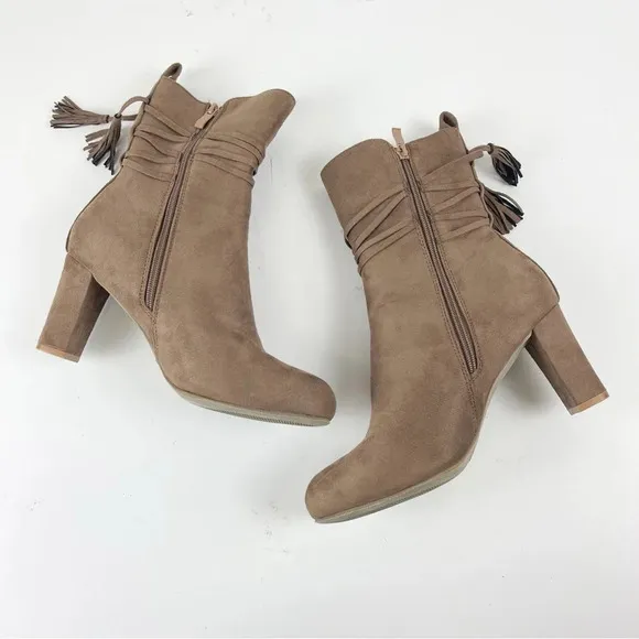 NEW Journee Collection Zuri Ankle Boots Brown Womens 8.5 Heeled Faux Suede