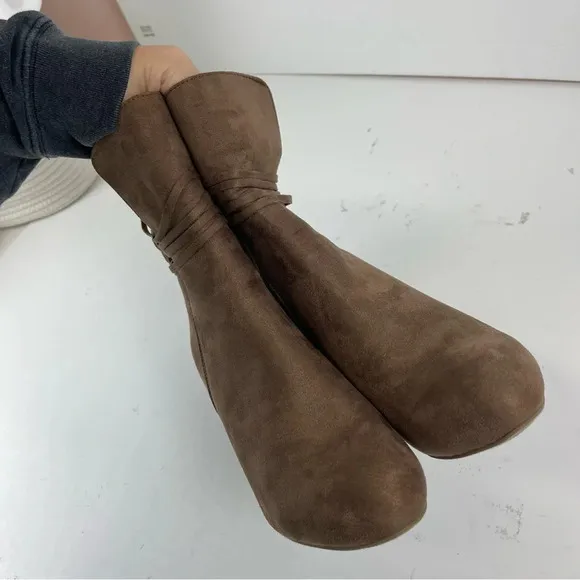 NEW Journee Collection Zuri Ankle Boots Brown Womens 8.5 Heeled Faux Suede