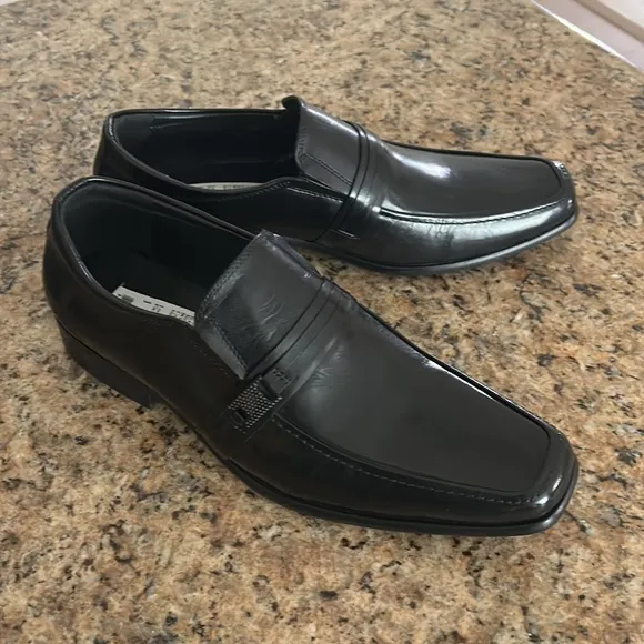 New Kenneth Cole Reaction leather loafers