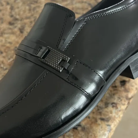 New Kenneth Cole Reaction leather loafers