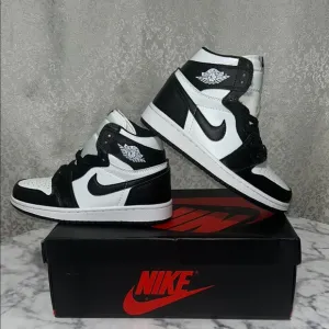 New - Kids’ Jordan High Retro Black &amp; White