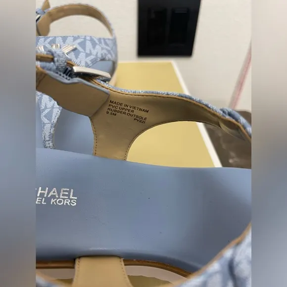 New! Michael kors jilly flat sandals, Chambray Size 9.5 (Authentic)