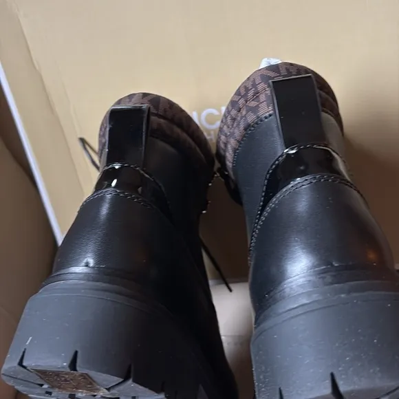 NEW Michael Kors Turner Booties
