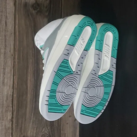 New Nike Air Jordan 2 Retro White Mint Green Mid Ankle Sneakers