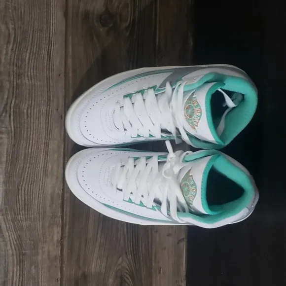 New Nike Air Jordan 2 Retro White Mint Green Mid Ankle Sneakers