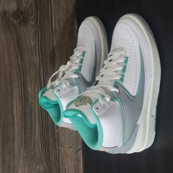 New Nike Air Jordan 2 Retro White Mint Green Mid Ankle Sneakers