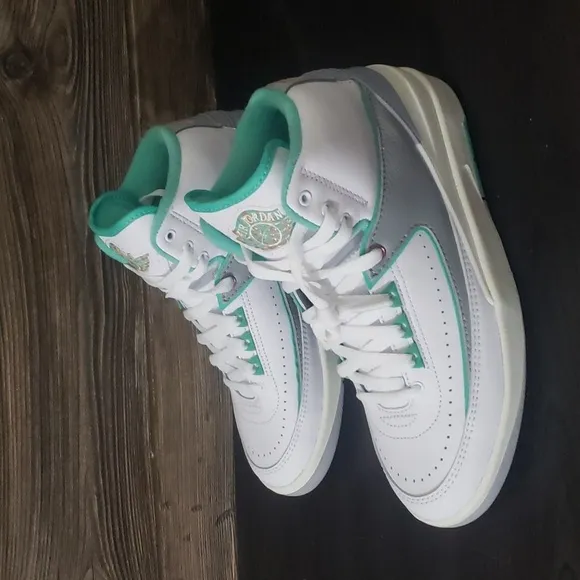 New Nike Air Jordan 2 Retro White Mint Green Mid Ankle Sneakers
