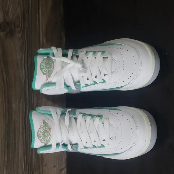 New Nike Air Jordan 2 Retro White Mint Green Mid Ankle Sneakers