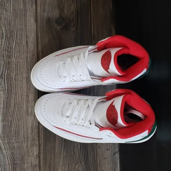 New Nike Air Jordan 2 Retro White Red Mid Top Sneakers