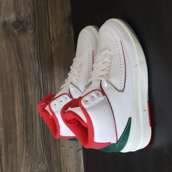 New Nike Air Jordan 2 Retro White Red Mid Top Sneakers