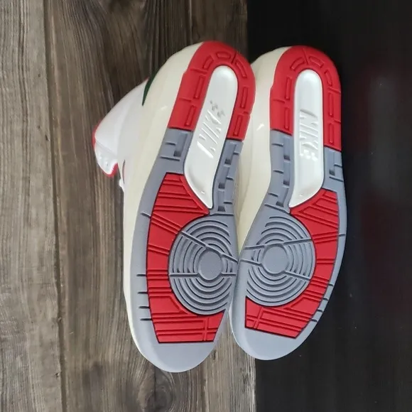 New Nike Air Jordan 2 Retro White Red Mid Top Sneakers