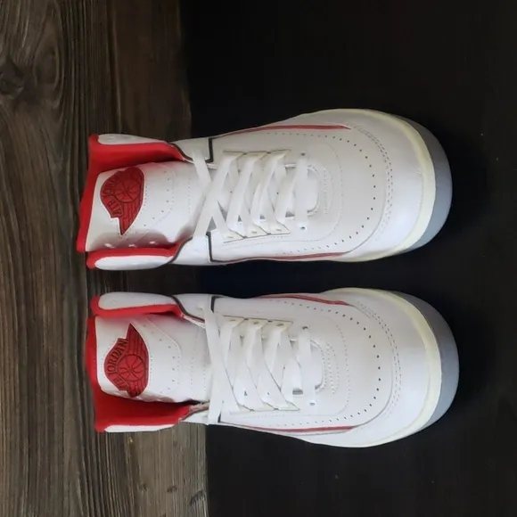 New Nike Air Jordan 2 Retro White Red Mid Top Sneakers