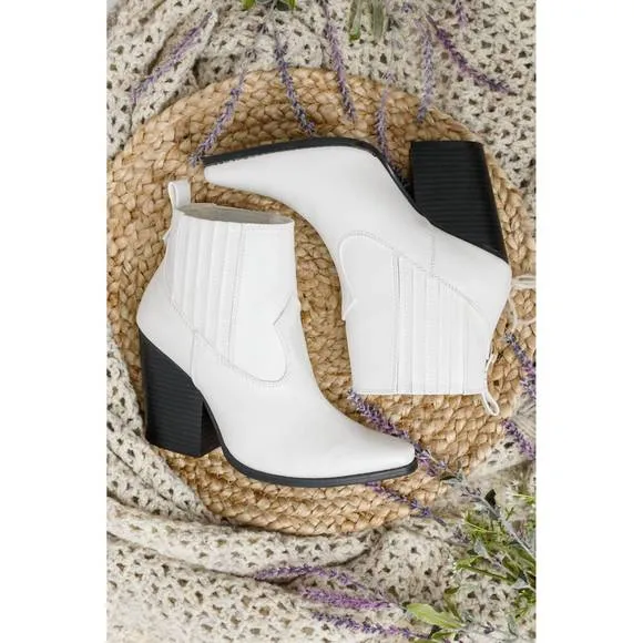 NEW QUPID women's easy as that ankle boots in white