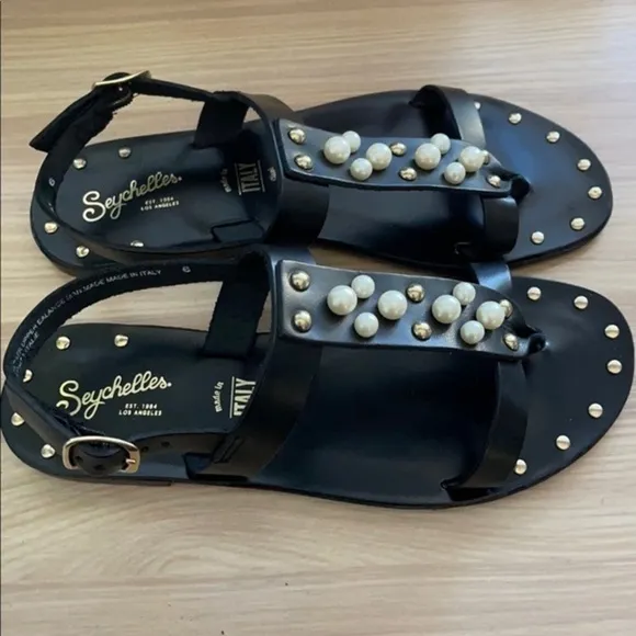 NEW Seychelles Black Day of Rest Studs Leather Flat Sandal US 6