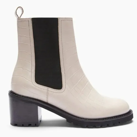 New Seychelles Far-fetched Cream Black Lug Chelsea Boots