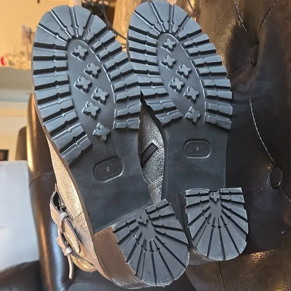 New Seychelles Suede Moto Boots Silver