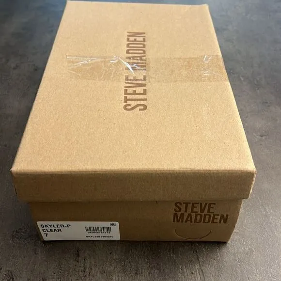 New Steve Madden Skyler flat sandals 7