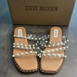 New Steve Madden Skyler flat sandals 7
