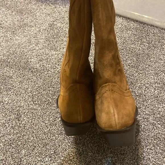 NEW Stradivarius leather cowboy boots 9853/470
