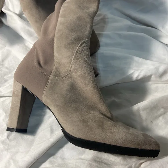 New Stuart Weitzman taupe Suede Stretch Over The Knee Block Heels Boots