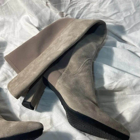 New Stuart Weitzman taupe Suede Stretch Over The Knee Block Heels Boots
