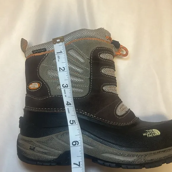 NEW The North Face 200 gr Insulation Waterproof Slip On Boots Boys, Size 3