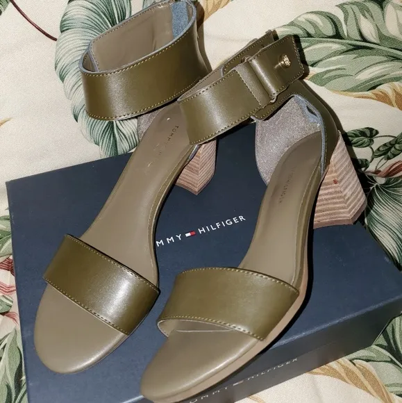 💚NEW!! TOMMY HILFIGER