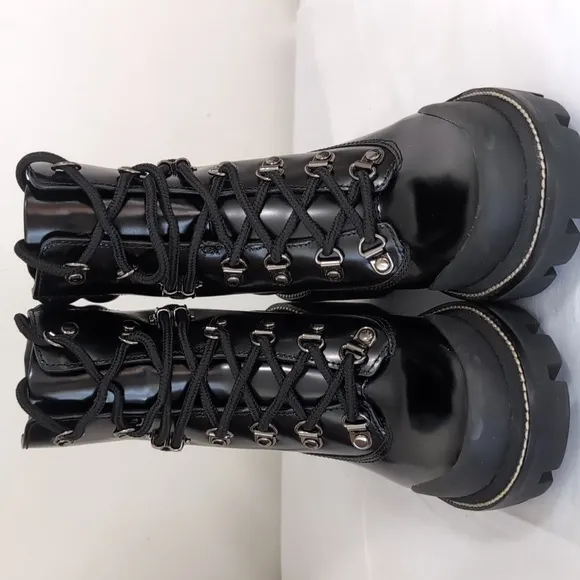 New Tory Burch Leather Lug Solo Hiker Boots... Size 5.5