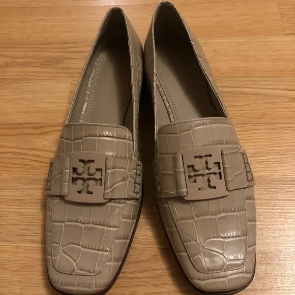 New “Tory Burch” patent leather loafers size 8 without box