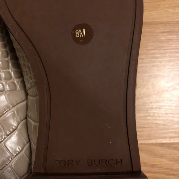 New “Tory Burch” patent leather loafers size 8 without box