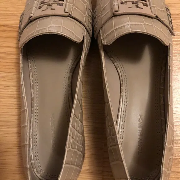 New “Tory Burch” patent leather loafers size 8 without box