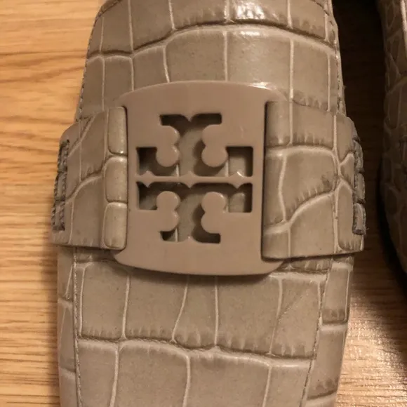 New “Tory Burch” patent leather loafers size 8 without box
