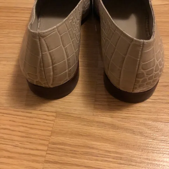 New “Tory Burch” patent leather loafers size 8 without box