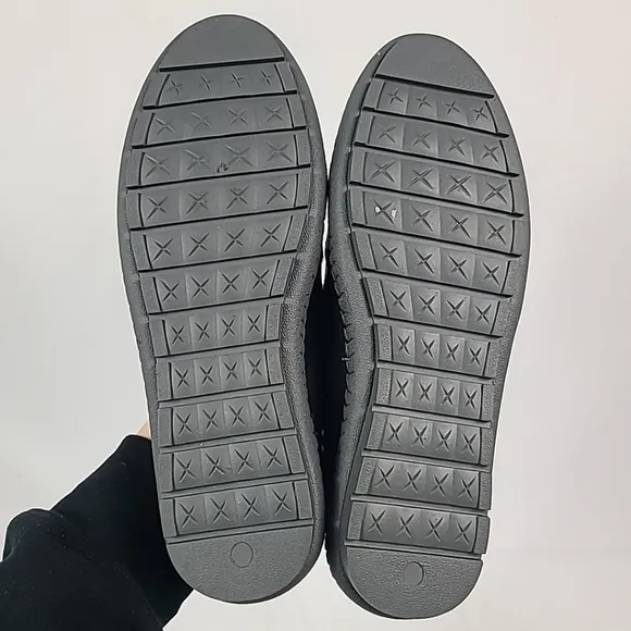 NEW Trotters Women's Royal Perforated Leather Loafers Black Size 9.5 NIB