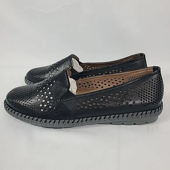 NEW Trotters Women's Royal Perforated Leather Loafers Black Size 9.5 NIB