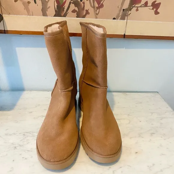 NEW UGG Classic Femme Short Wedge Boots Size 11
