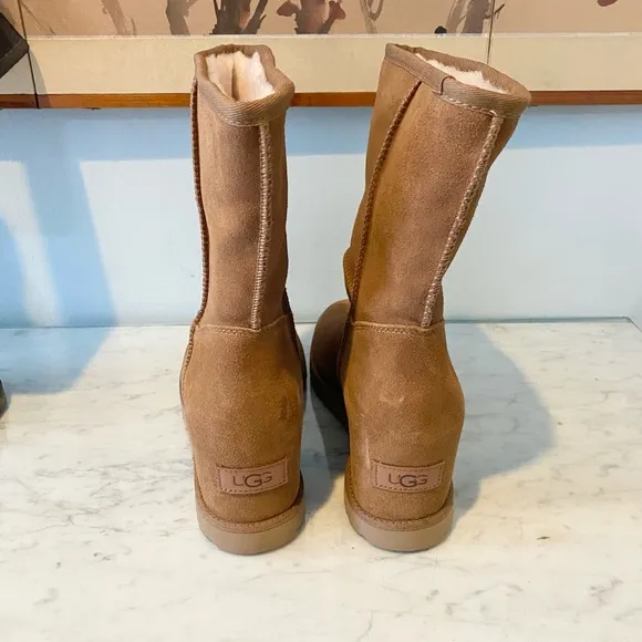 NEW UGG Classic Femme Short Wedge Boots Size 11