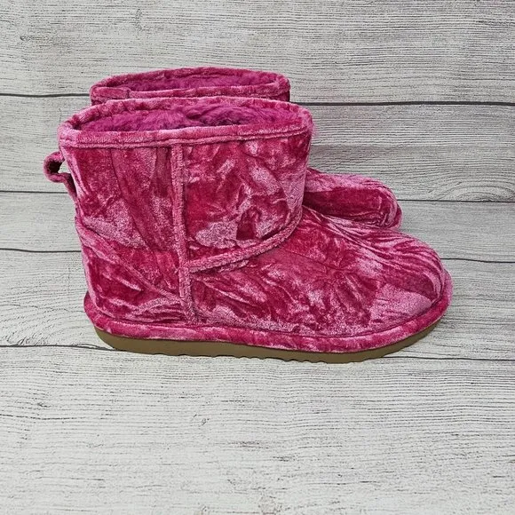 NEW!!! UGG NEW Classic Mini II Boots Kids Hot Pink‎ Crushed Velvet Size 6