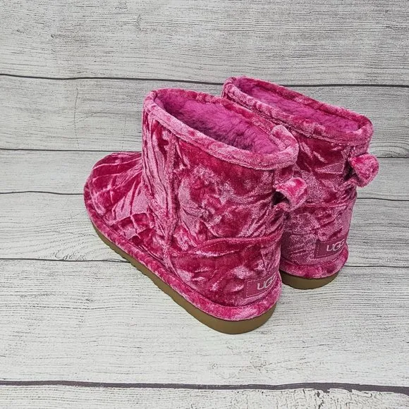 NEW!!! UGG NEW Classic Mini II Boots Kids Hot Pink‎ Crushed Velvet Size 6