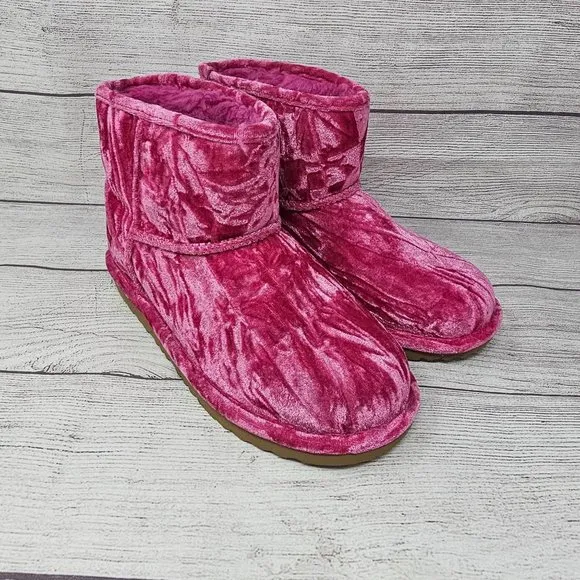 NEW!!! UGG NEW Classic Mini II Boots Kids Hot Pink‎ Crushed Velvet Size 6
